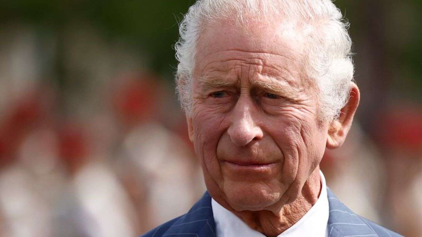 Britische Royals: Zweiter Jahrestag auf dem Thron: Kanonensalut für Charles