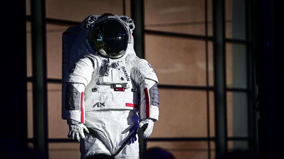 Stilkritik Von Mailand zum Mond: Prada designt Astronautenanzüge