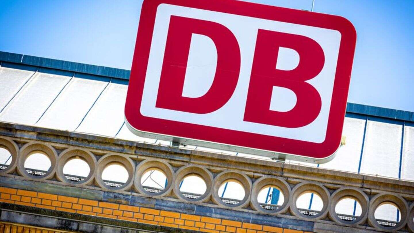 Verkehr: Sanierung bei der Bahn soll Pünktlichkeit bis 2027 steigern