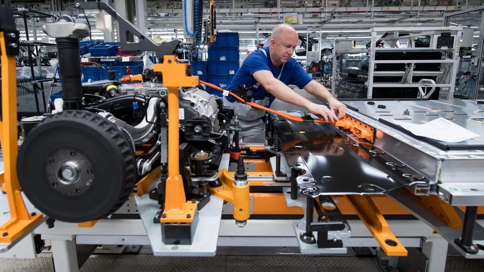 Second-Life und Recycling: Das Milliardengeschäft mit kaputten Elektroauto-Akkus