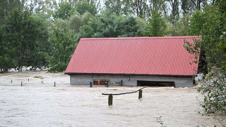 Unwetter in Europa Staudamm in Polen gebrochen – Wien sperrt mehrere U- und Autobahnen