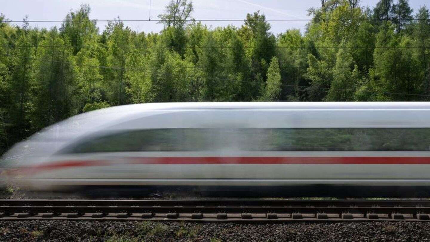 Wegen Böschungsbrand: Fernverkehr zwischen Wolfsburg und Berlin wird umgeleitet