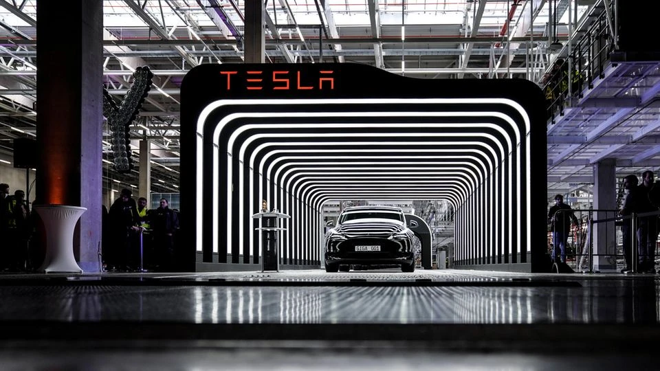 Interne Konflikte Kaffeetassen fehlen: Bei Tesla in Grünheide wird getanzt und gestohlen