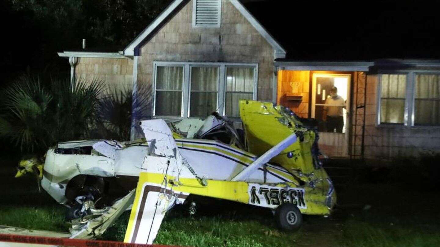 Unglück: Flugzeug in den USA stürzt vor Haustür ab - Pilot tot