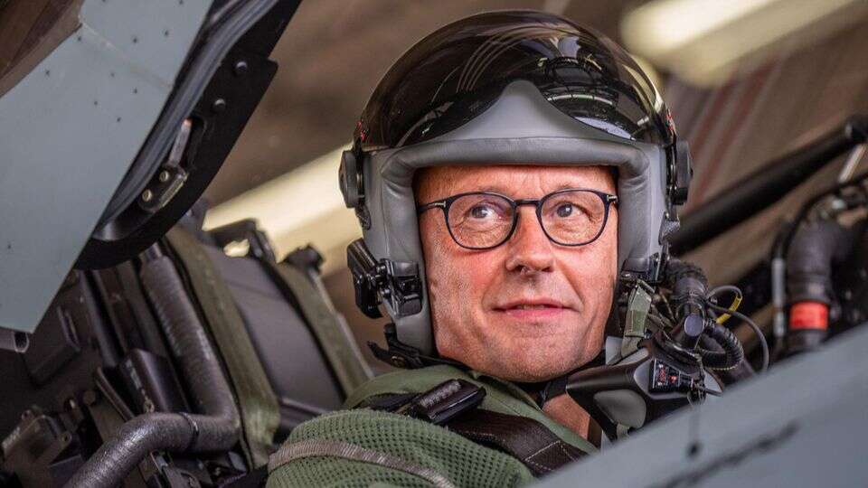 CDU-Chef Merz fliegt Eurofighter und durchbricht Schallmauer: 