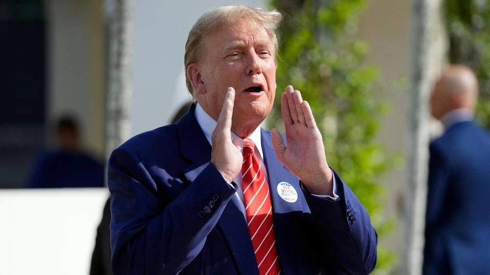 US-Wahl 2024 Donald Trump bittet Öl-Konzerne um eine Milliarde Dollar – und bietet Ende von Umweltschutzauflagen an
