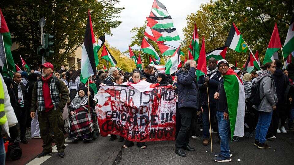 Polizei im Großeinsatz Hunderte demonstrieren in Berlin zum Jahrestag des Hamas-Angriffs auf Israel