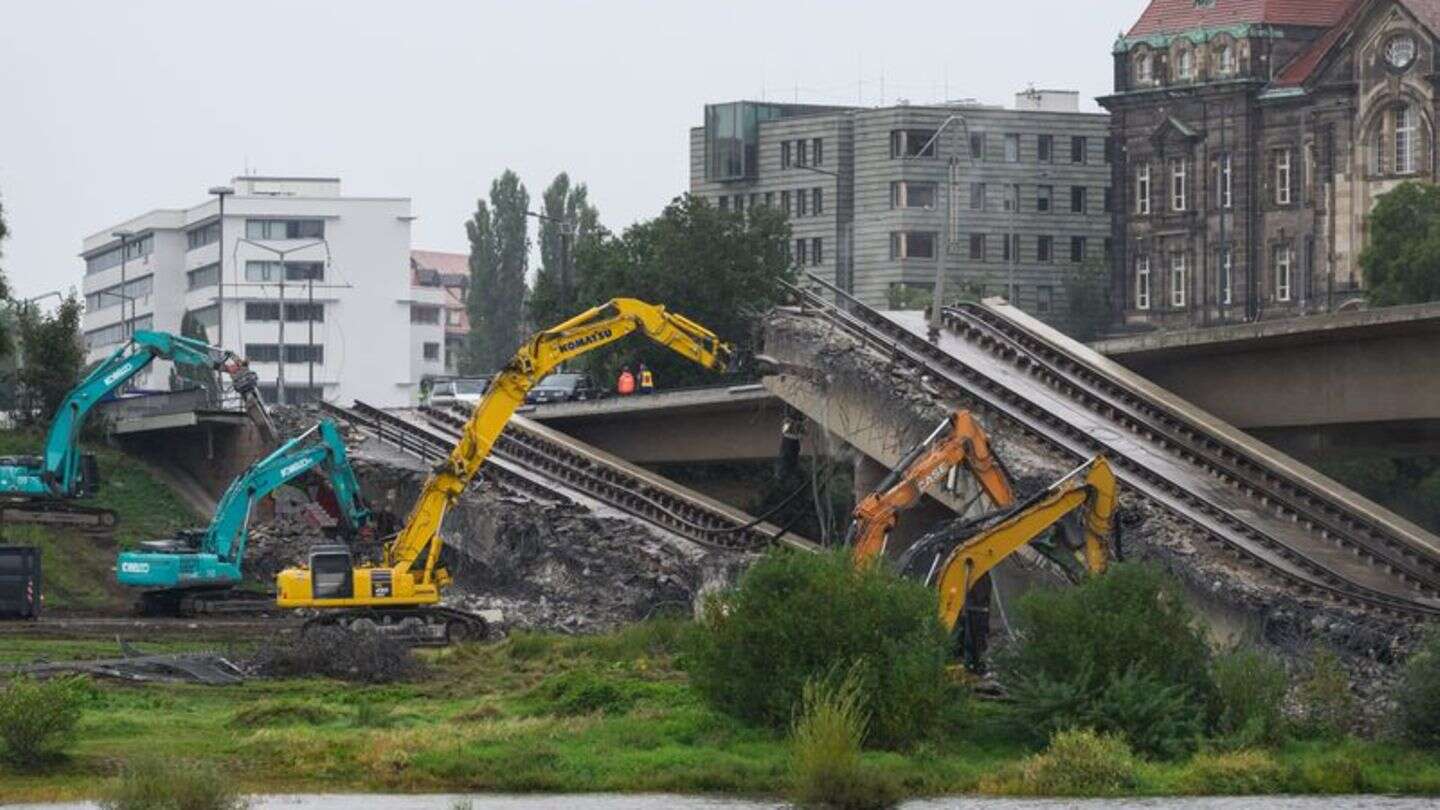 Brückeneinsturz: Abrissarbeiten an Carolabrücke: 