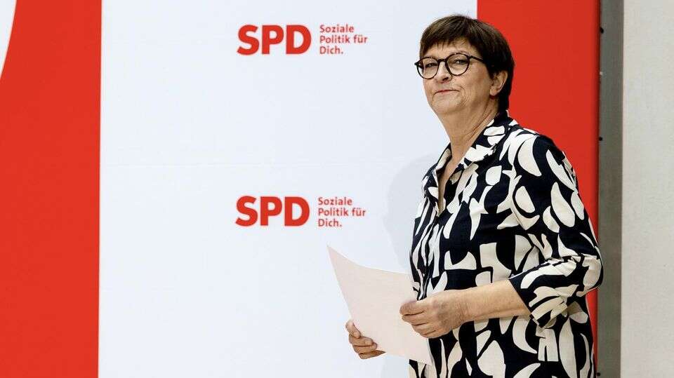 Tauziehen um Etat 2025 Wie die SPD-Spitze ein Mitgliederbegehren zum Haushalt verhindert