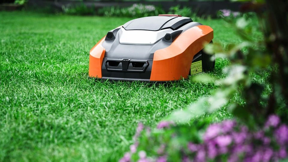 Gartenzeit Garten-Angebote am Montag: Gardena Mähroboter für 550 statt 750 Euro