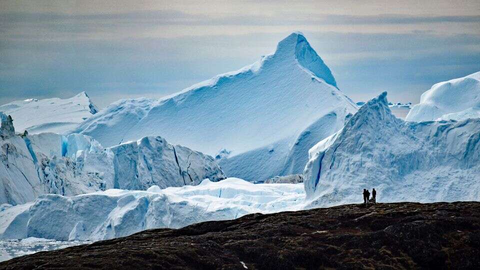 Grönlands Westküste Zu Fuß zu den Eisbergen im ewigen Licht