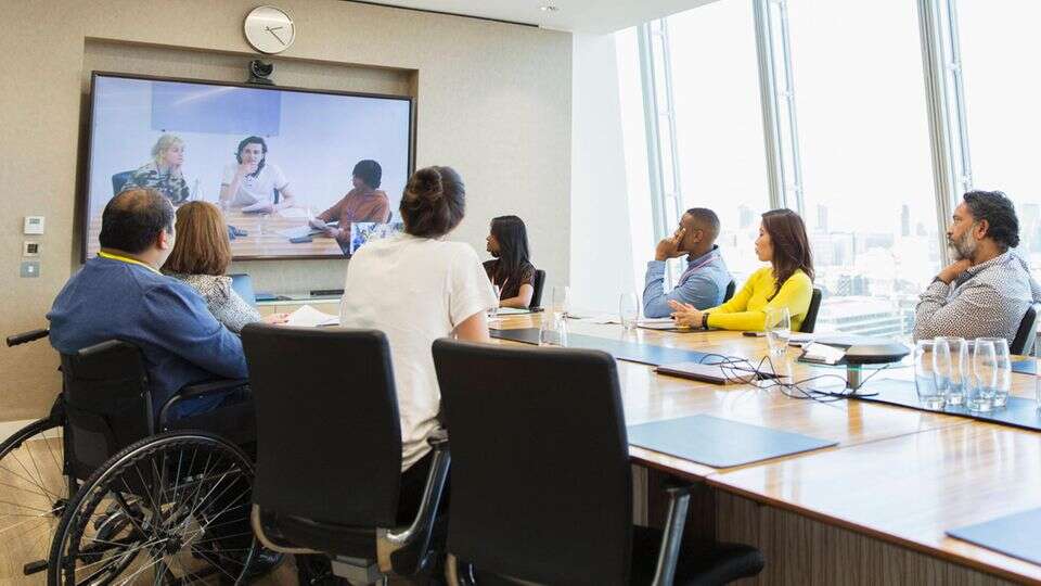 Arbeitsleben Firmen verschwenden laut Experte zu viel Zeit mit Meetings