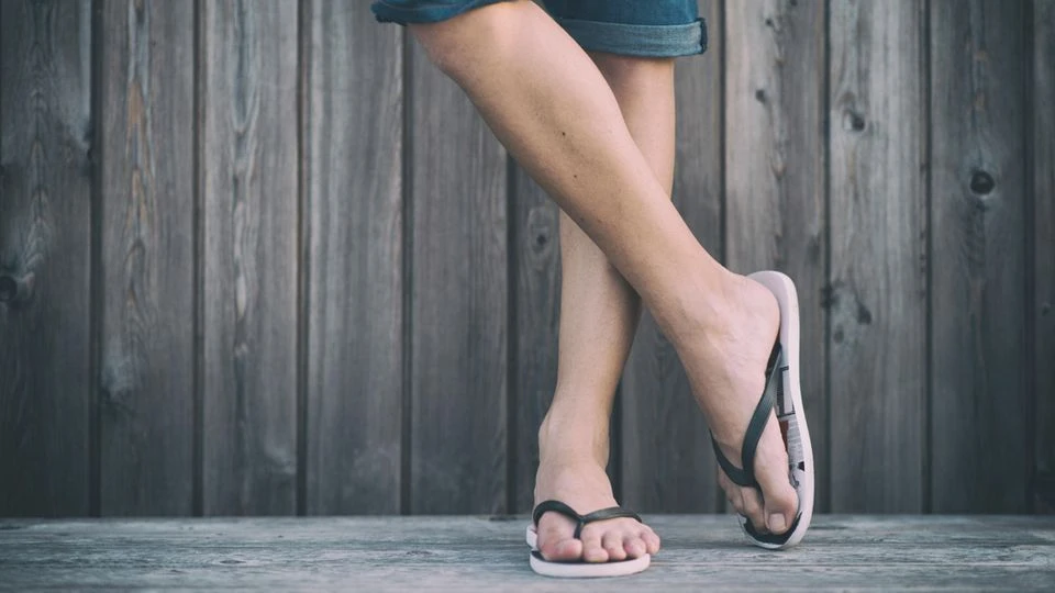 Mehr Mut zum offenen Schuh: Was tragen Männer im Sommer 2021 an den Füßen?