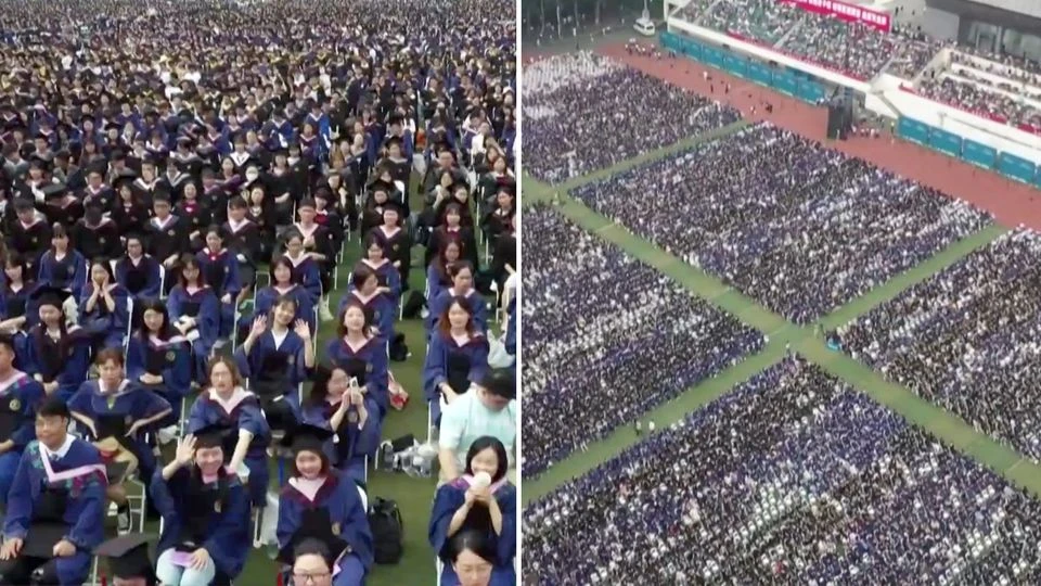Eineinhalb Jahre später: Ohne Masken und Abstand – 11.000 Studenten feiern Abschluss in Wuhan