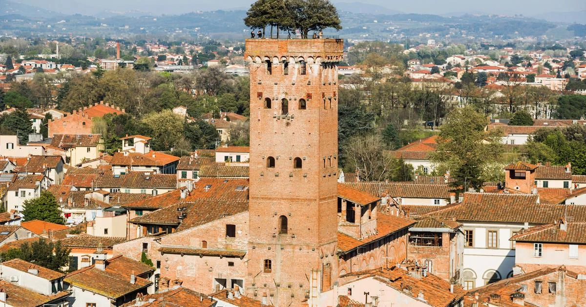 高い塔は富の象徴だった…14世紀にイタリアの豪族が建てた塔は高さ45メートル