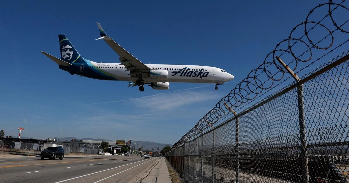 航空会社はジェット燃料の急騰コストの最大50%を負担している。アラスカ航空は依然としてプレミアム国際線に賭ける
