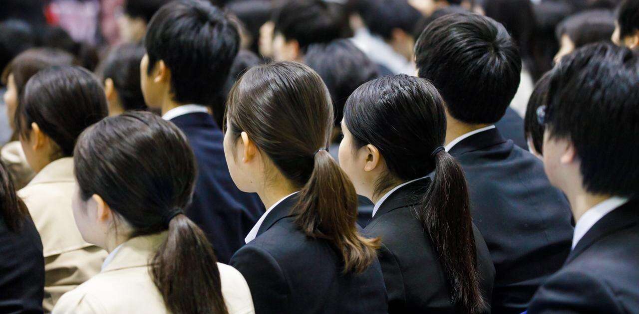 就活セクハラ対策、学生は「夜の面会・飲酒・LINE交換」禁止を求めている【1000人調査】