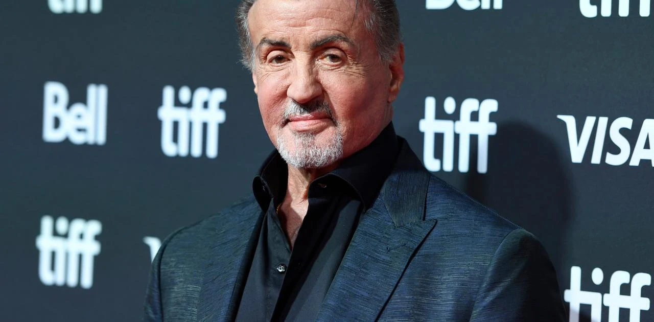 「自分で自分のスタントをやってはダメ」シルベスター・スタローン、自身の大怪我の経験から警鐘を鳴らす