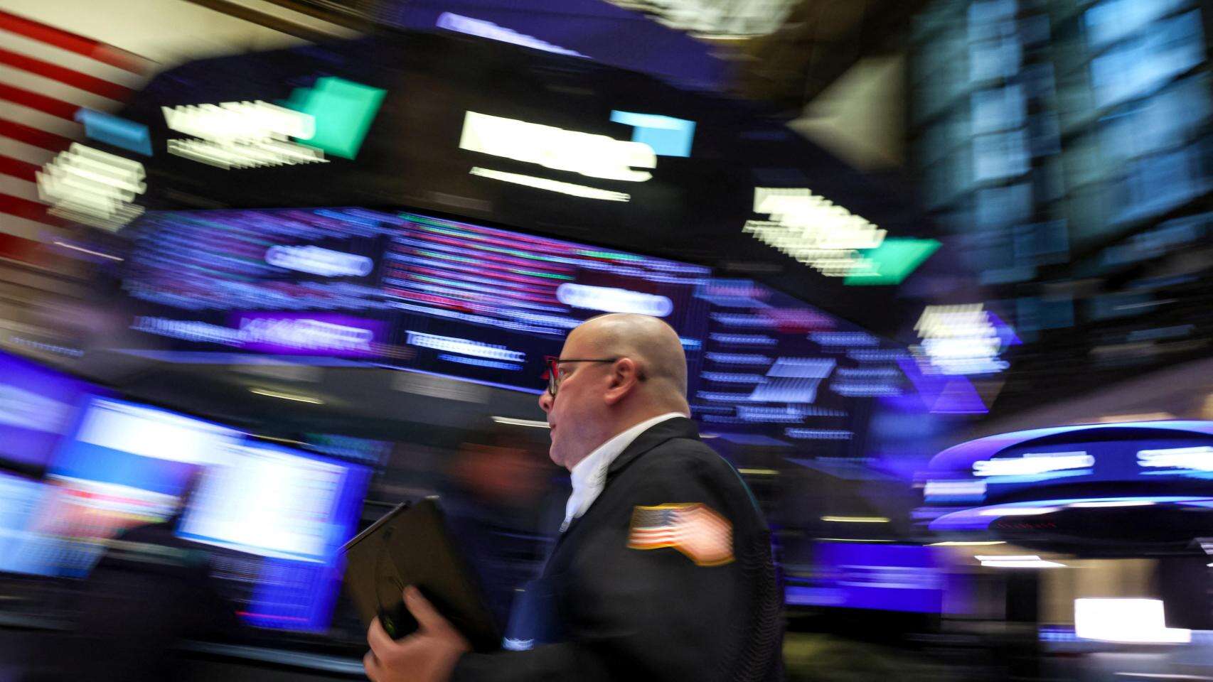 Wall Street sube: el Dow Jones conserva los 44.000