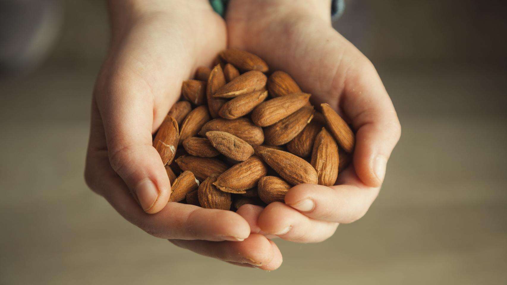 Esto es lo que dice la ciencia sobre tomar un puñado de almendras todos los días en España