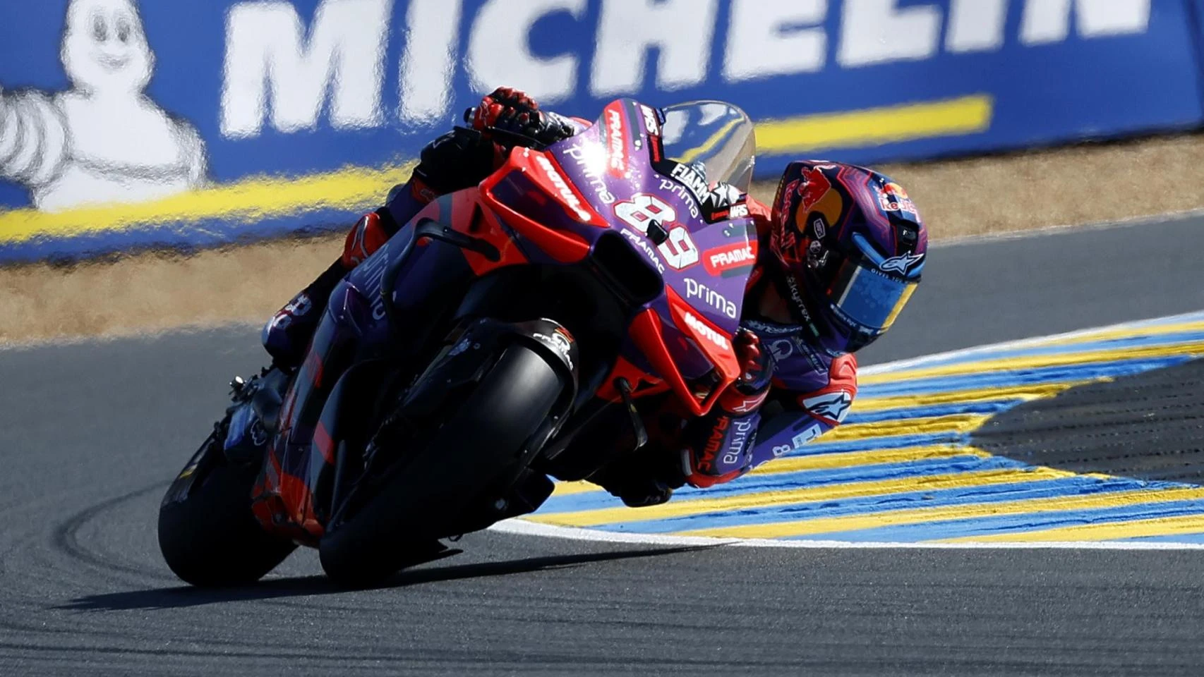Pole, récord y caída para Jorge Martín en Le Mans