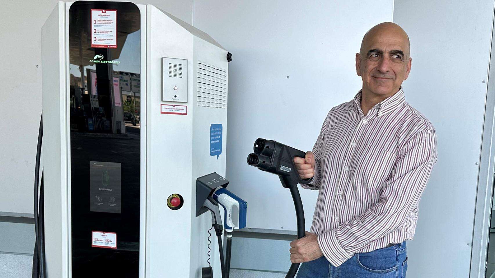 Un gasolinero y el coche eléctrico: 