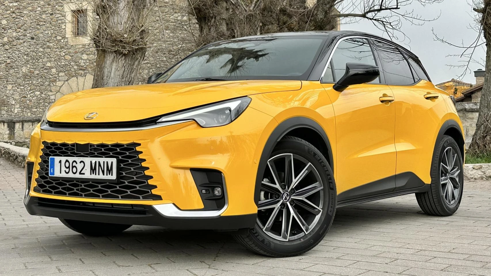 Probamos el Lexus LBX: un SUV urbano que quiere superar al Audi Q2 y DS3