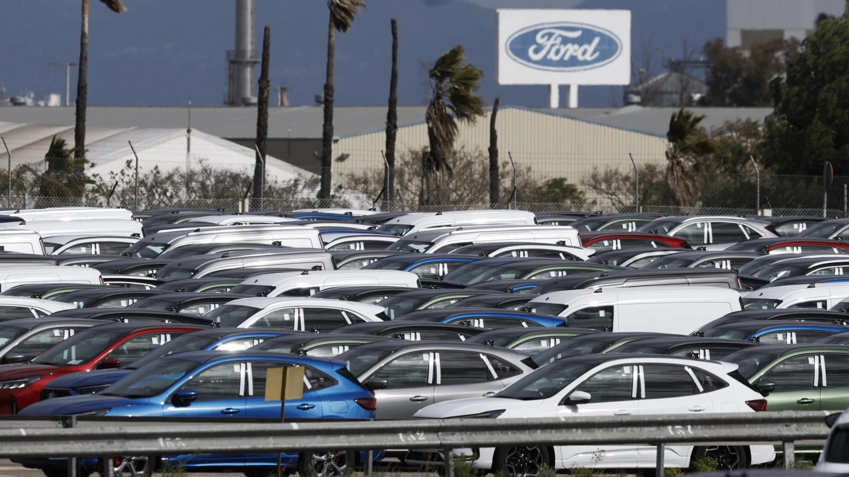 Ford salva Almussafes con un encargo de 300.000 coches híbridos al año