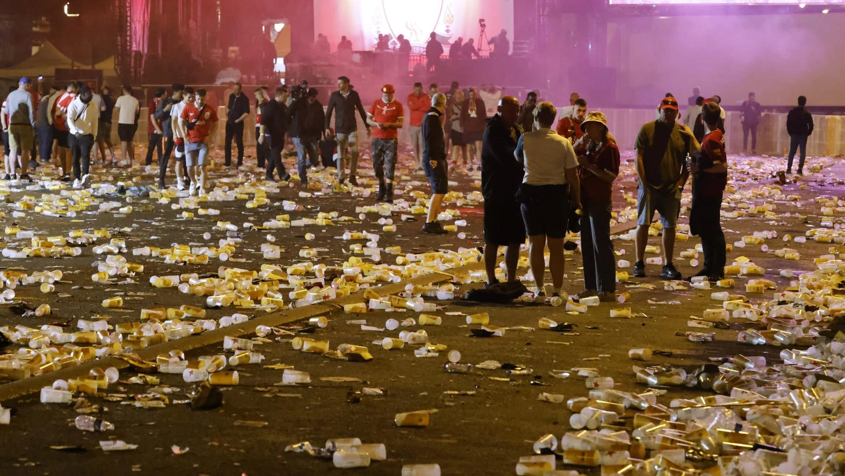 Londres busca gente para limpiar las Fan Zone de la Champions: 12 horas y con descanso no remunerado