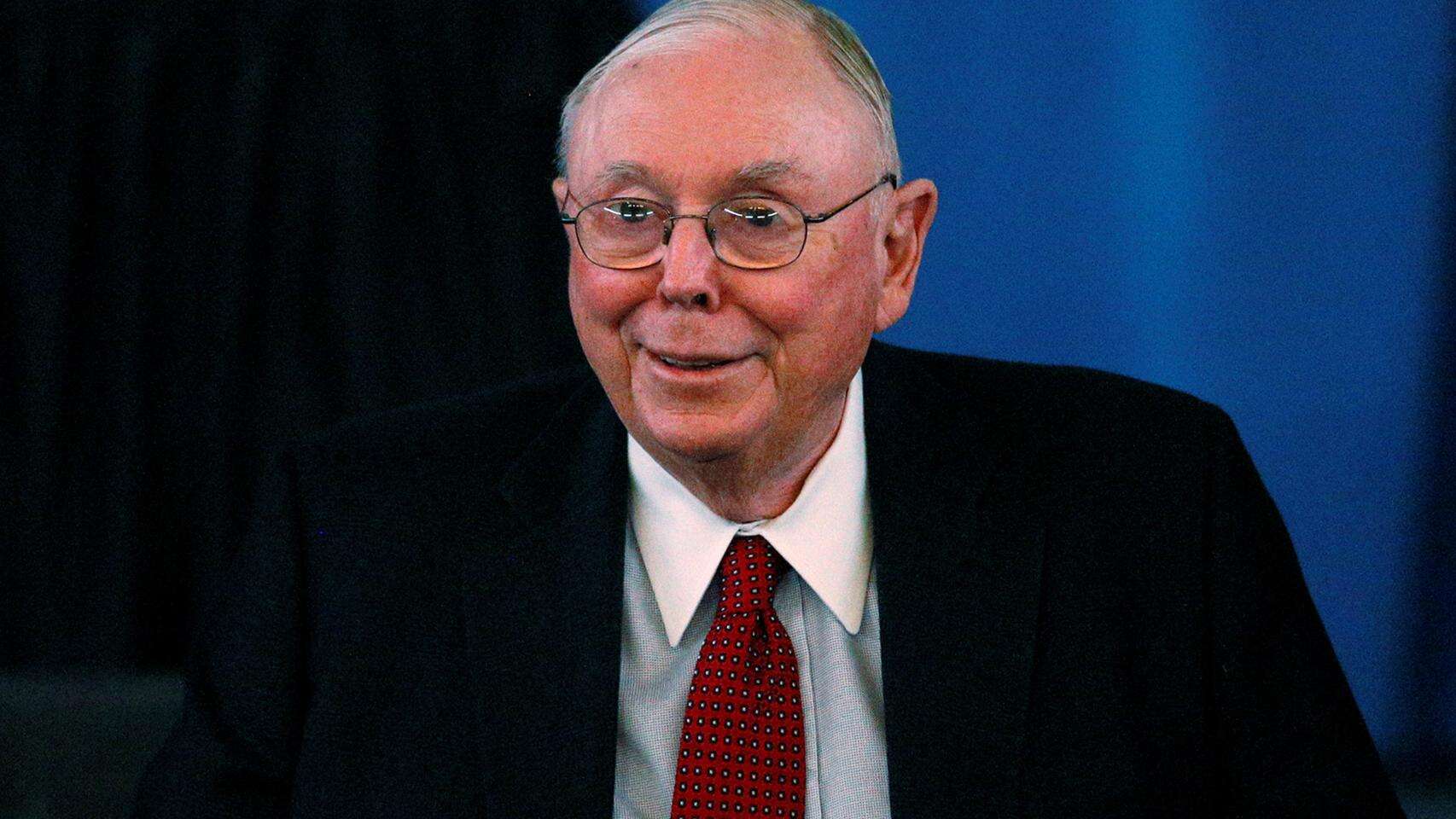 Charlie Munger, mano derecha de Warren Buffett, muere a los 99 años