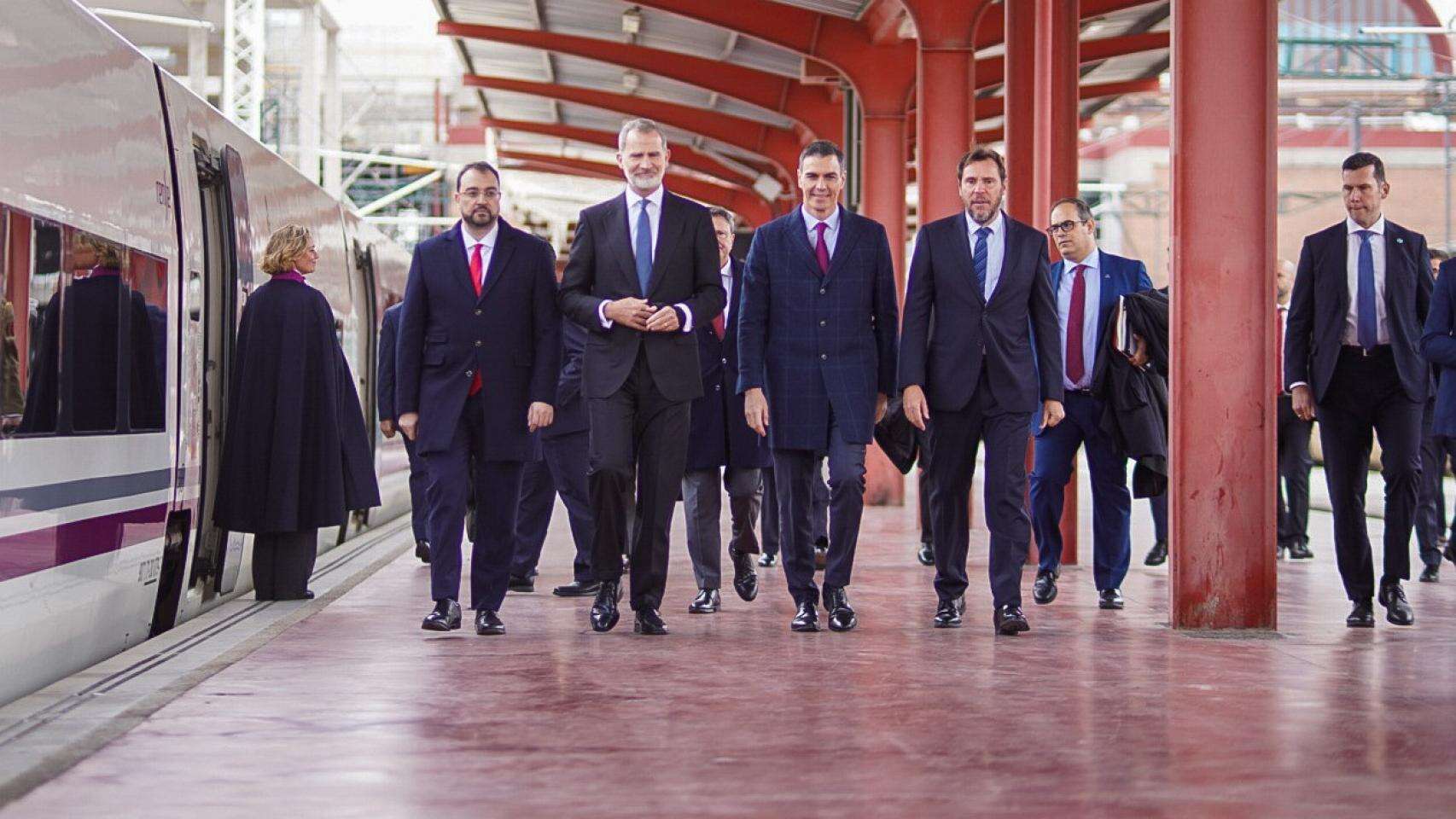 Felipe VI y Pedro Sánchez inauguran la Variante de Pajares de Alta Velocidad que une Madrid y Oviedo