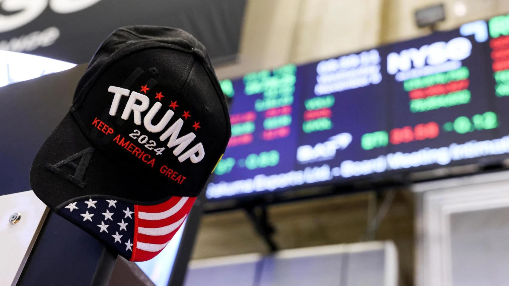 Wall Street baja con fuerza tras la caída del PIB de EEUU