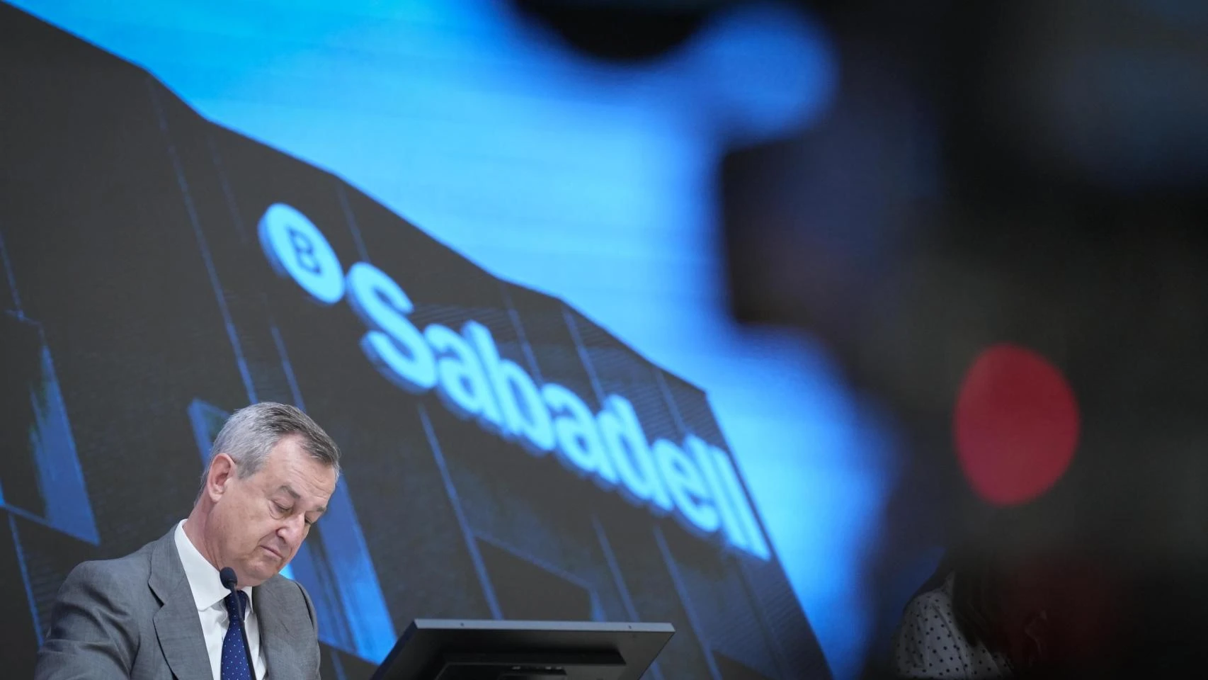 Sabadell presenta al mercado su hoja de ruta 2025-2027 para dar portazo a BBVA: un futuro en solitario centrado en España