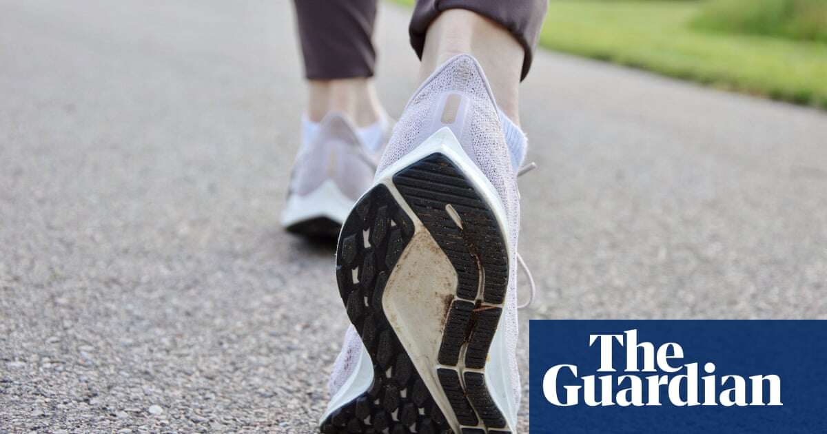 Strolls with stops use more energy than continuous walking, scientists show