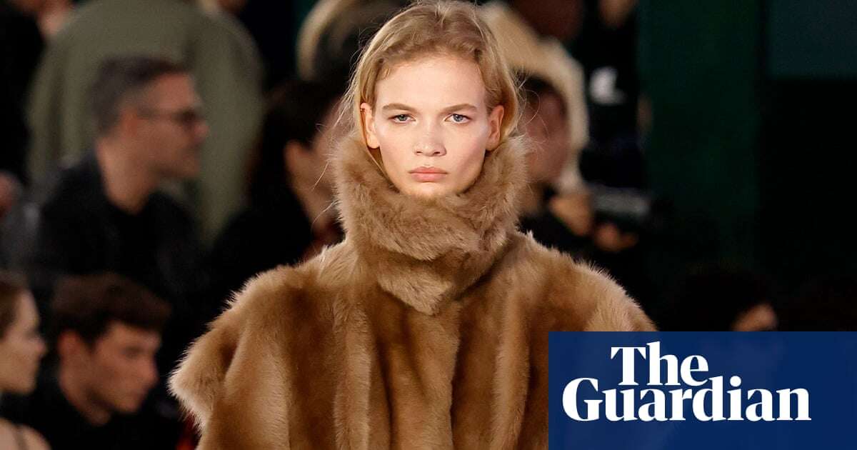 Leaderless Gucci harks back to glamorous 60s and sexy 90s in Milan