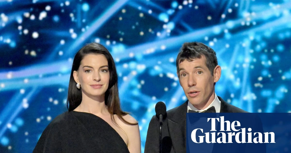 Muons, massive waves and restored sight: the winners at the ‘Oscars of science’ – podcast