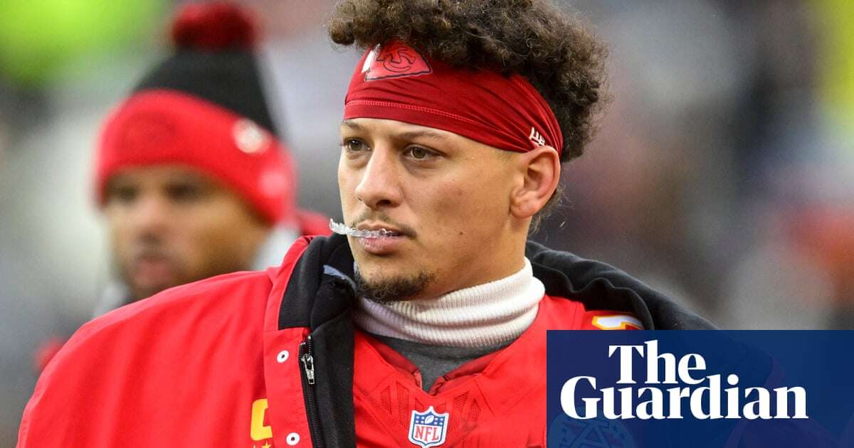 NFL roundup: Patrick Mahomes limps off as flawless Jackson inspires Ravens