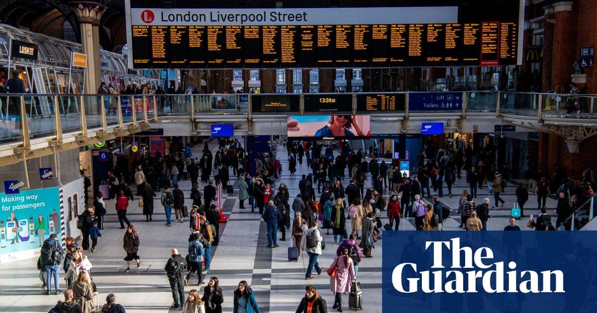 Working from roam: more people logging on from UK airports and railway stations