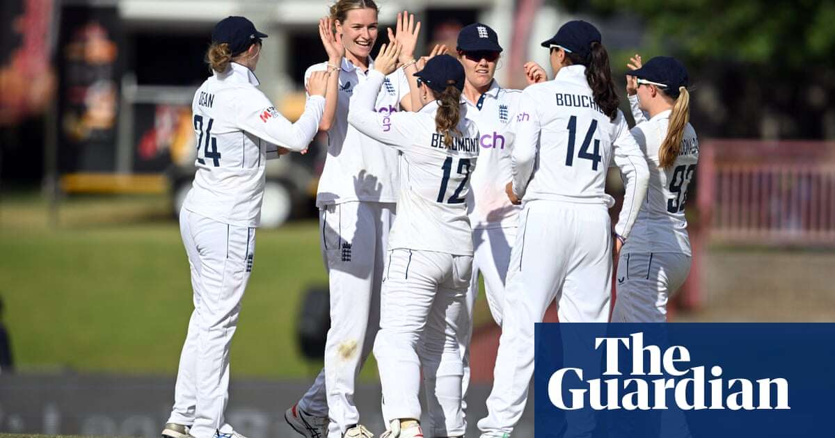 Lauren Bell stars with four wickets as England take control against South Africa