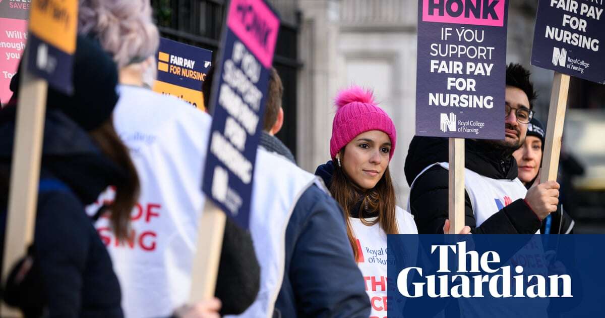 Nurses in England reject government’s 5.5% pay award