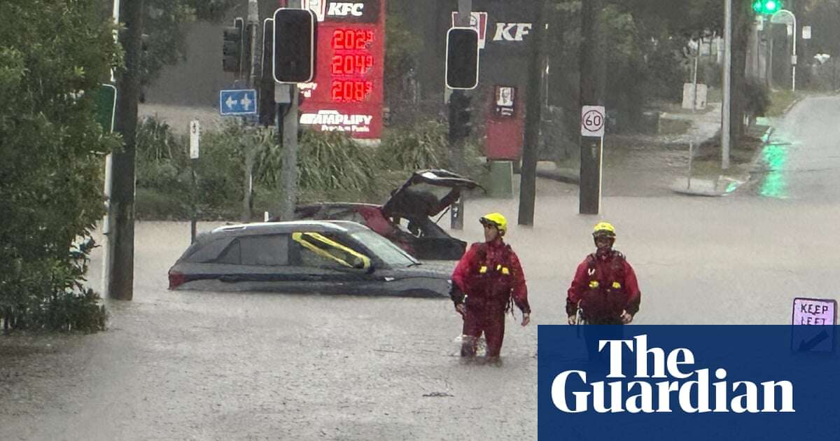 Ex-Tropical Cyclone Alfred update: residents warned to head for high ground as flood waters rise