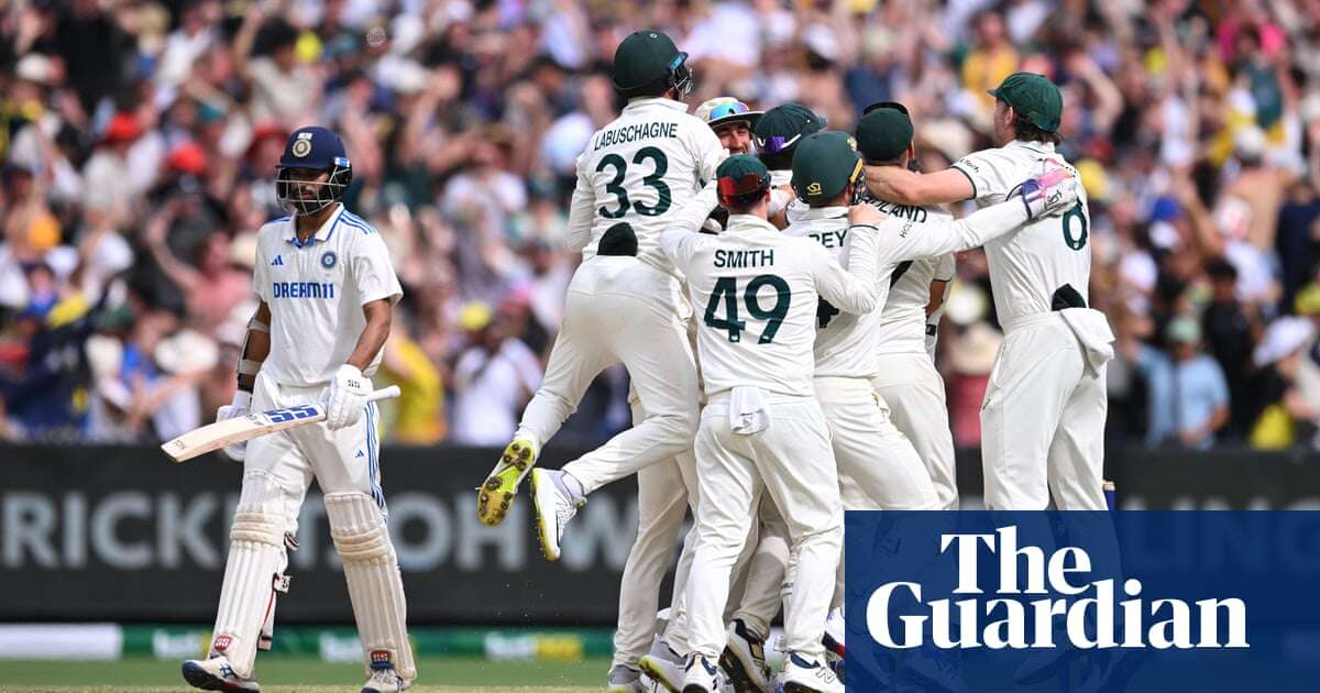 Australia gamble pays off with late flurry of India wickets in all-time classic Test