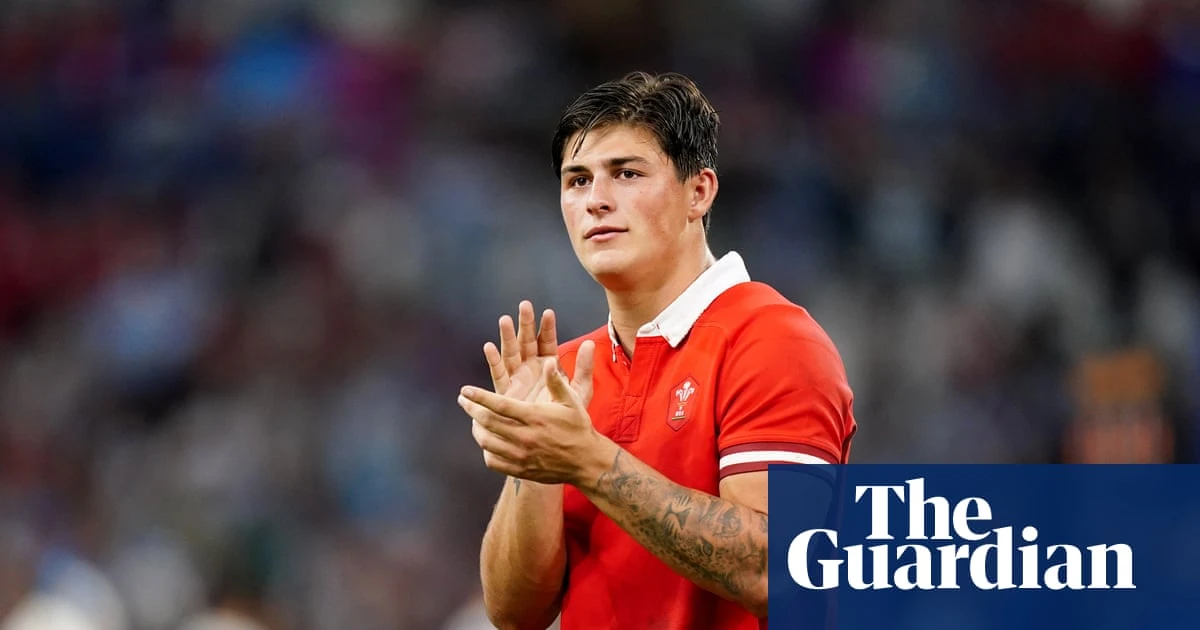 Louis Rees-Zammit recalled to Wales squad after NFL misadventure