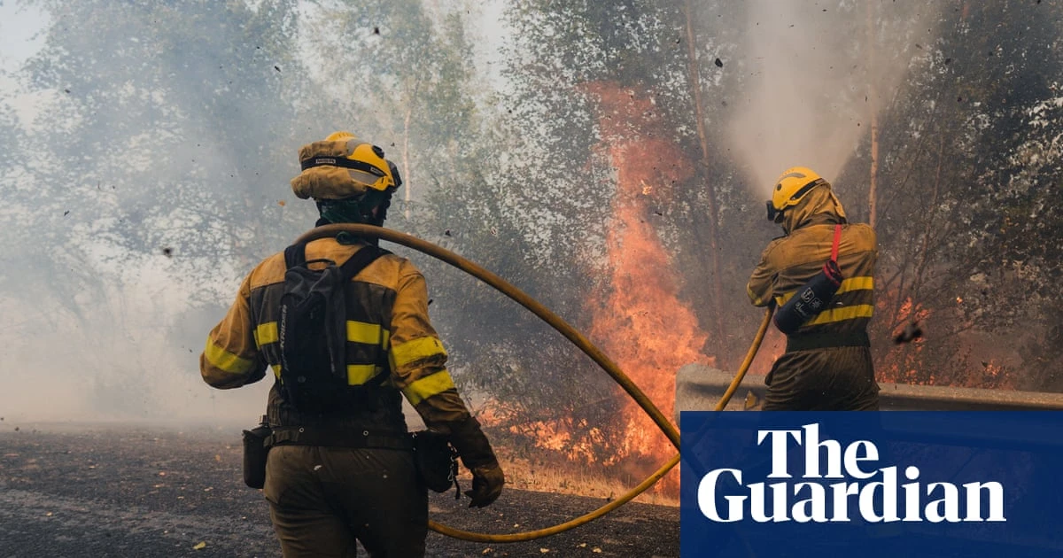 Drone footage shows Spanish village destroyed by wildfires – video