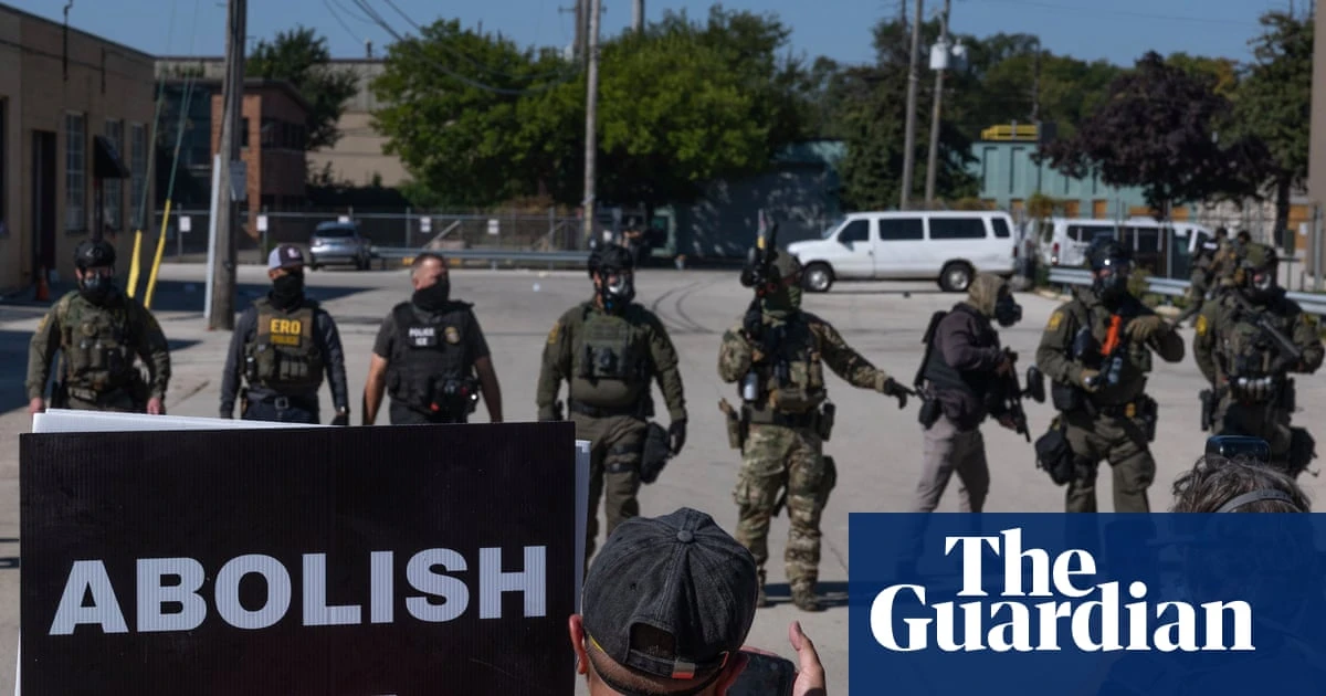 Illinois senator demands to meet with Ice amid clashes at immigration facility