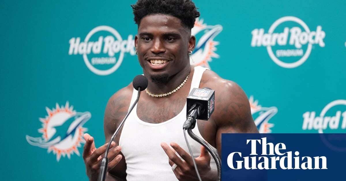 NFL star Tyreek Hill wants officer involved in traffic stop detainment fired