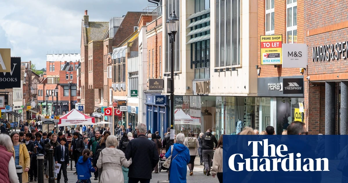 Price rises in UK shops slow as retailers apply heavy discounts to lure shoppers