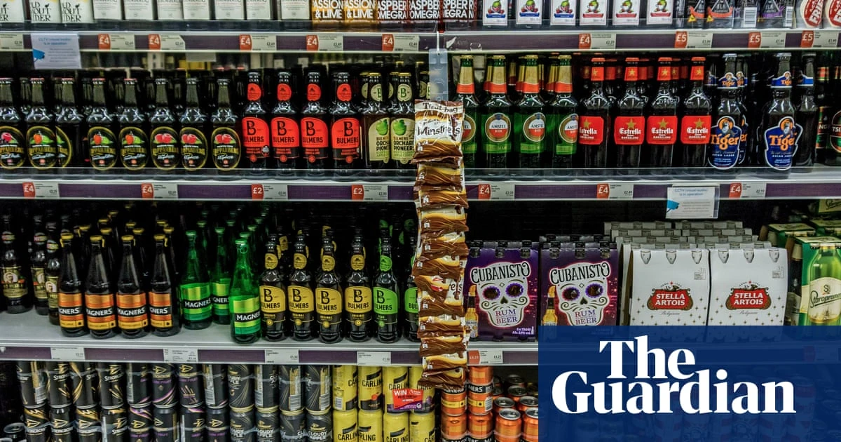 Alcohol should have labels warning drinkers of cancer risks, charities say