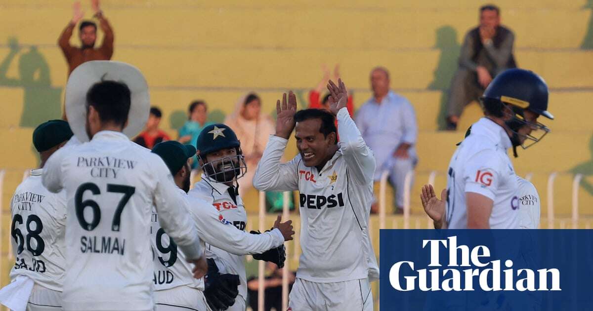 England on brink of series defeat as wickets tumble after Pakistan fightback