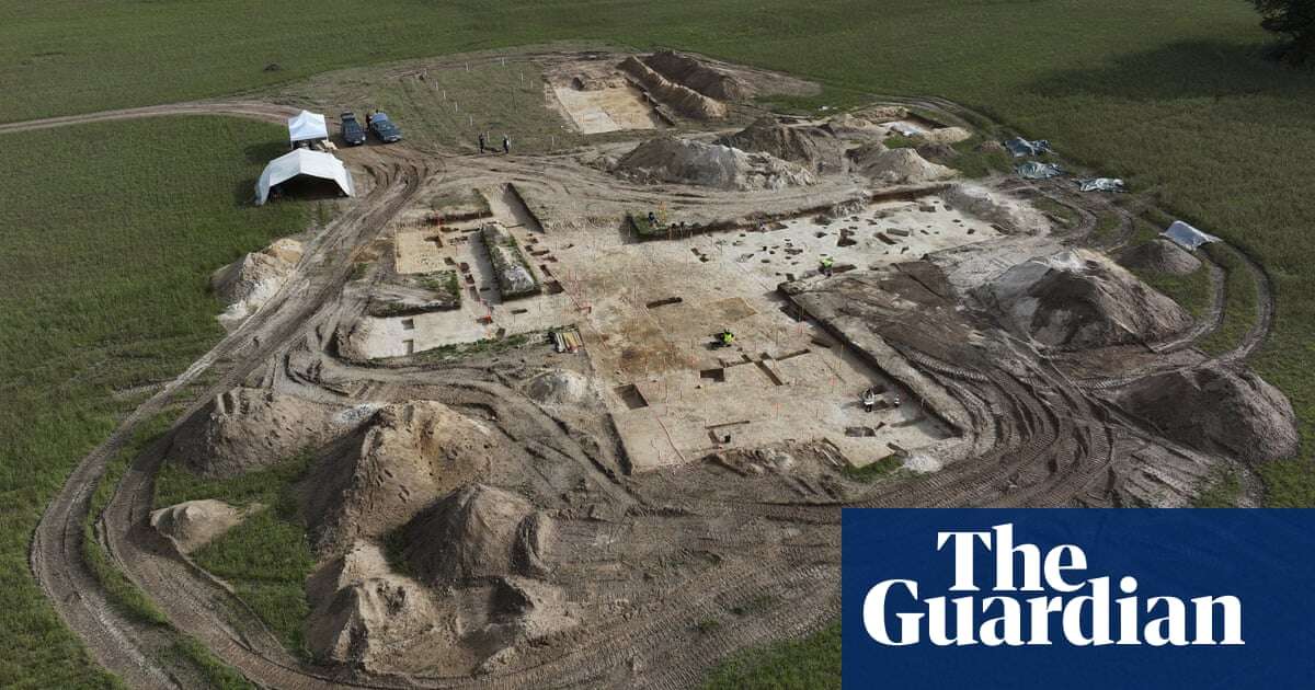 Traces of meeting hall and houses found at bronze age site in Germany